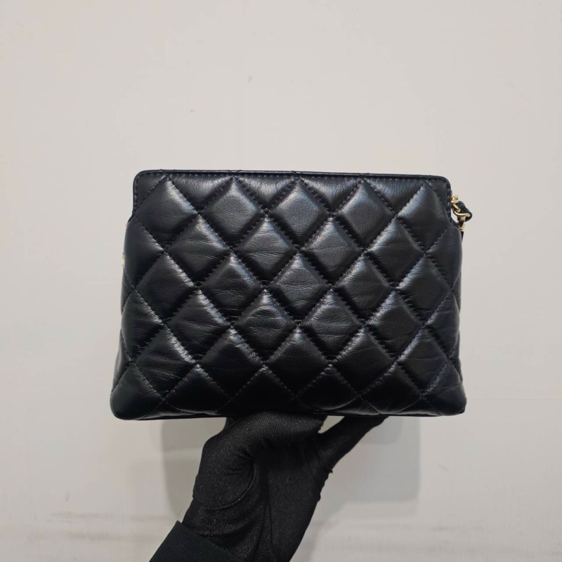 Chanel 黑金牛皮愛心琺瑯 24P 肩背包 腋下包 離櫃閒置-5