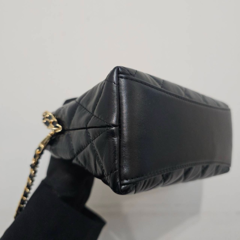 Chanel 黑金牛皮愛心琺瑯 24P 肩背包 腋下包 離櫃閒置-7