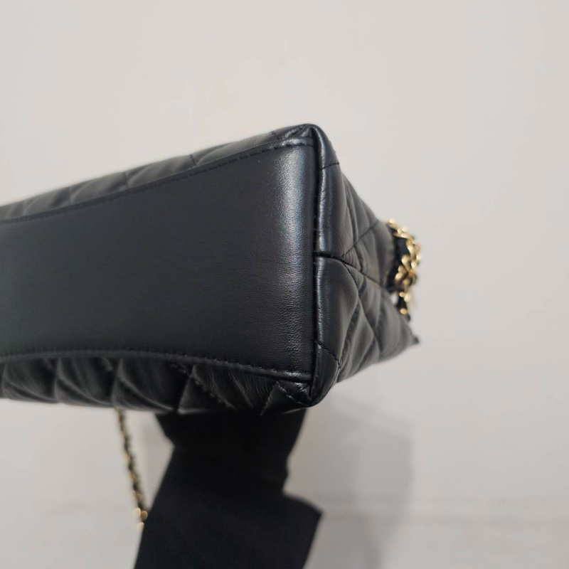 Chanel 黑金牛皮愛心琺瑯 24P 肩背包 腋下包 離櫃閒置-8