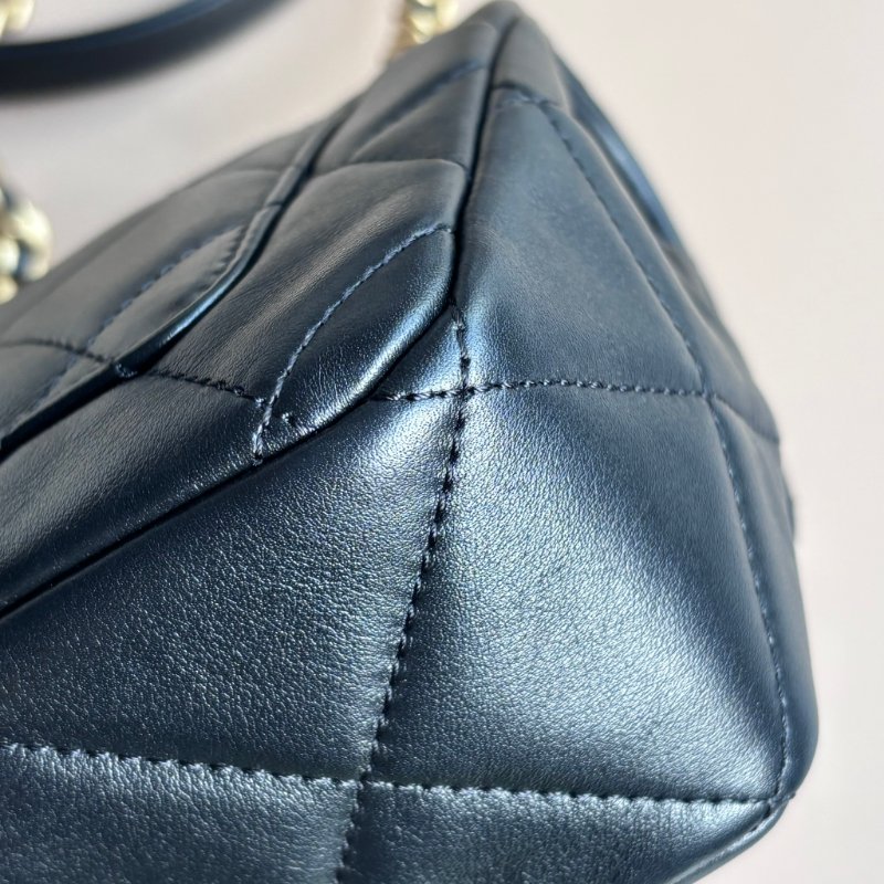 ::CHANEL:: AS4274 黑色菱格紋小牛皮金色環扣提把金鍊口蓋斜背包18公分-16