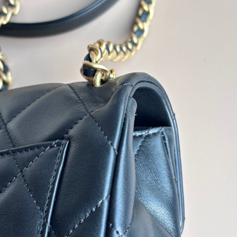 ::CHANEL:: AS4274 黑色菱格紋小牛皮金色環扣提把金鍊口蓋斜背包18公分-17