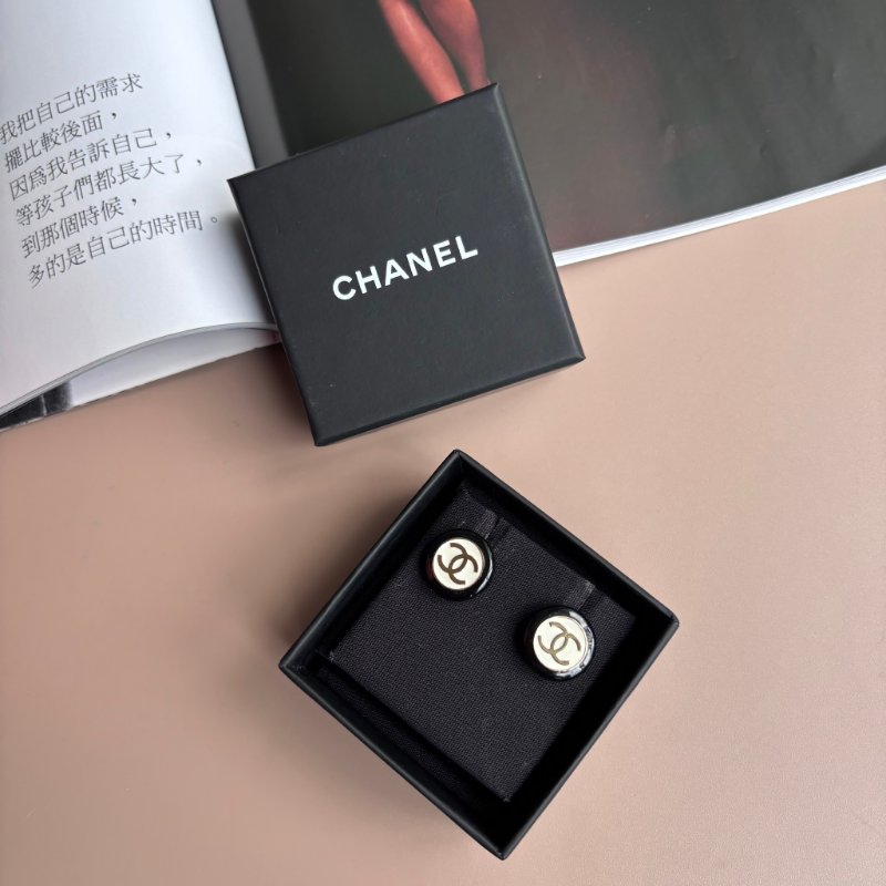 ::CHANEL:: ABC997 黑白琺瑯 金色雙C 鈕釦造型 針式耳環-2