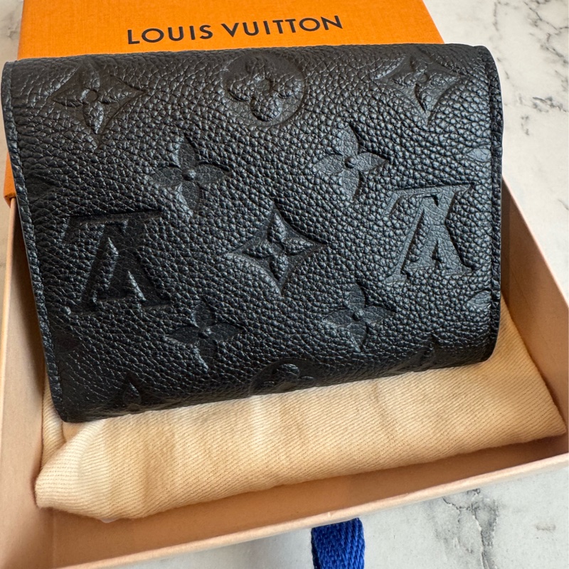 Lv 黑壓紋三折短夾-1
