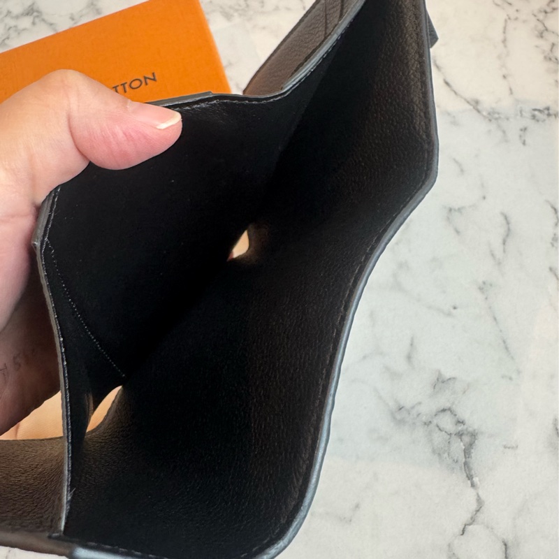 Lv 黑壓紋三折短夾-9