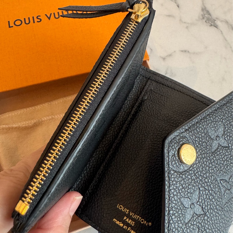 Lv 黑壓紋三折短夾-18