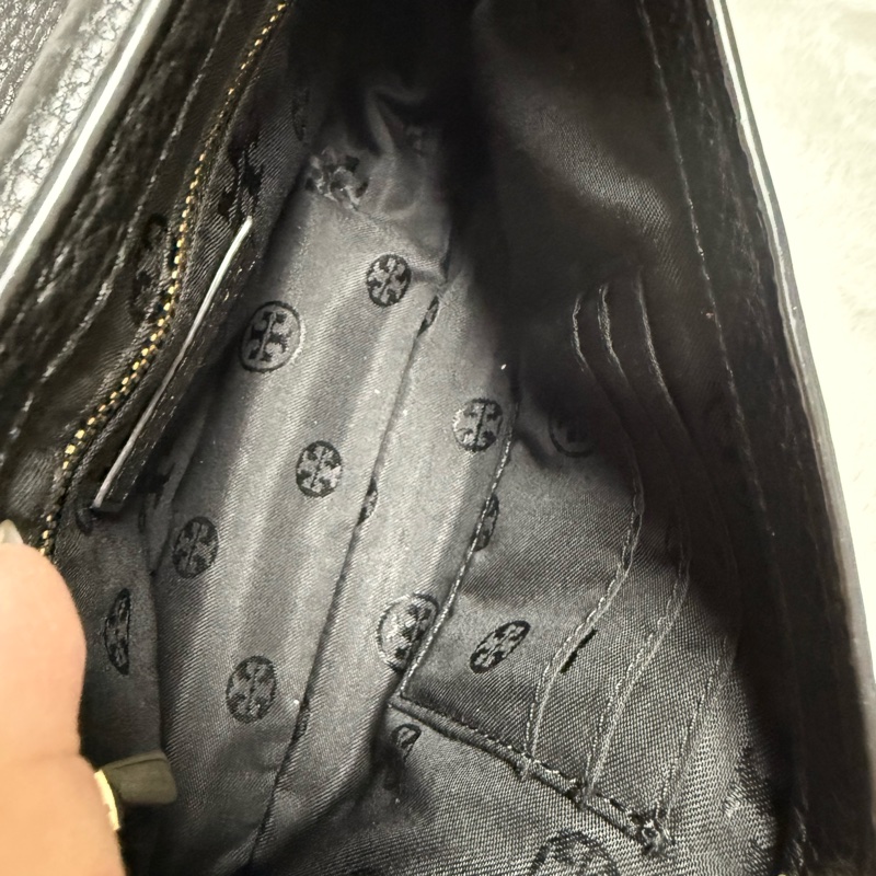 ❤️尋找愛它的主人❤️Tory Burch黑金旋轉扣鏈條斜背包 肩背包 woc-21