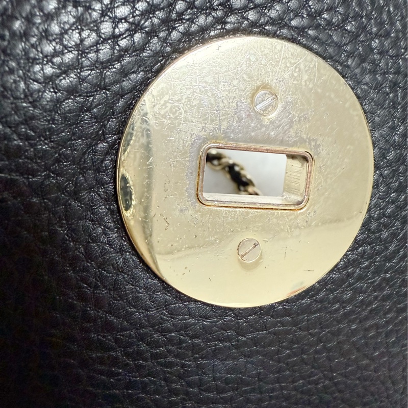 ❤️尋找愛它的主人❤️Tory Burch黑金旋轉扣鏈條斜背包 肩背包 woc-29