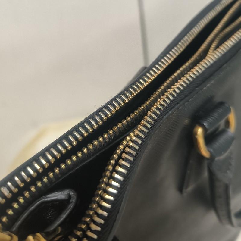 來囉‼️來囉‼️雙11優惠上車囉🚒超狂降價只到11/11🎁㊣✨PRADA✨(附防塵袋)普拉達 黑色 防刮 皮革 商務 手提包 公事包 文件包 電腦包 /二手包/二手精品🌳二手樹屋🌳-49