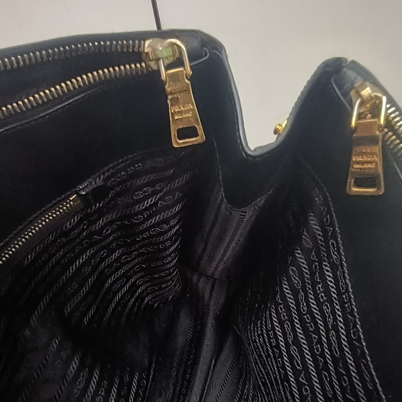 來囉‼️來囉‼️雙11優惠上車囉🚒超狂降價只到11/11🎁㊣✨PRADA✨(附防塵袋)普拉達 黑色 防刮 皮革 商務 手提包 公事包 文件包 電腦包 /二手包/二手精品🌳二手樹屋🌳-50