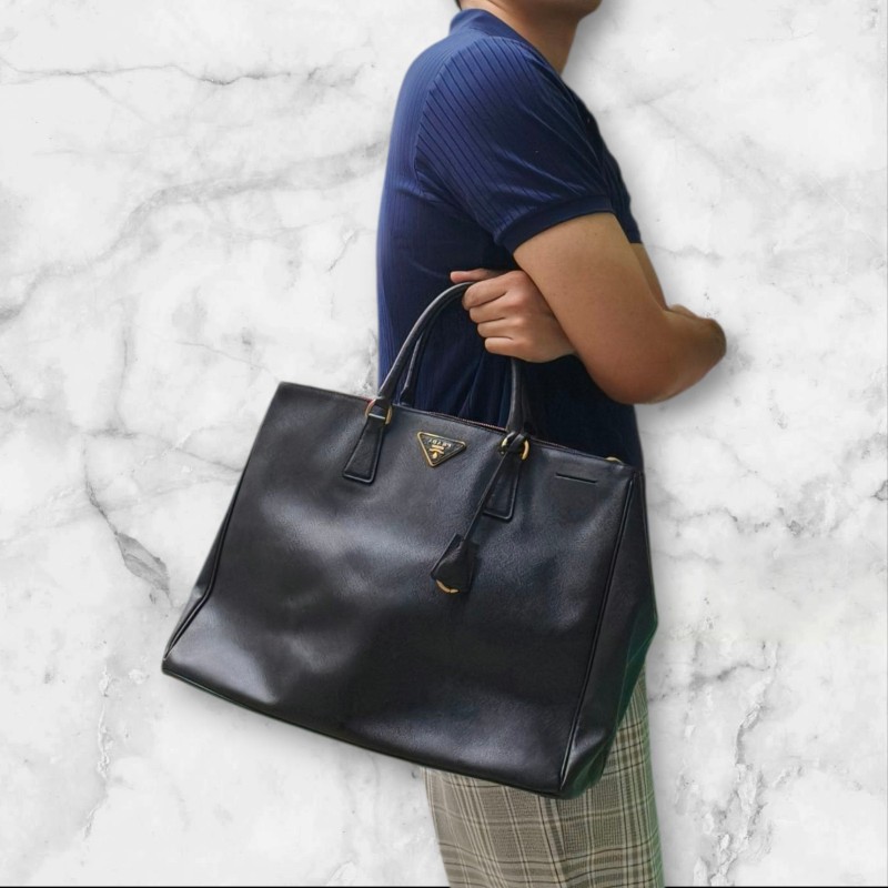來囉‼️來囉‼️雙11優惠上車囉🚒超狂降價只到11/11🎁㊣✨PRADA✨(附防塵袋)普拉達 黑色 防刮 皮革 商務 手提包 公事包 文件包 電腦包 /二手包/二手精品🌳二手樹屋🌳-58