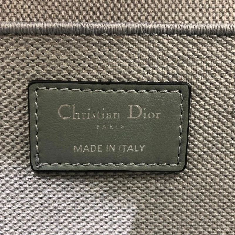 DIOR/迪奧灰色刺繡化妝盒子包，成色95新，尺寸24*14*18CM，拉鍊開合，包身空間大-8