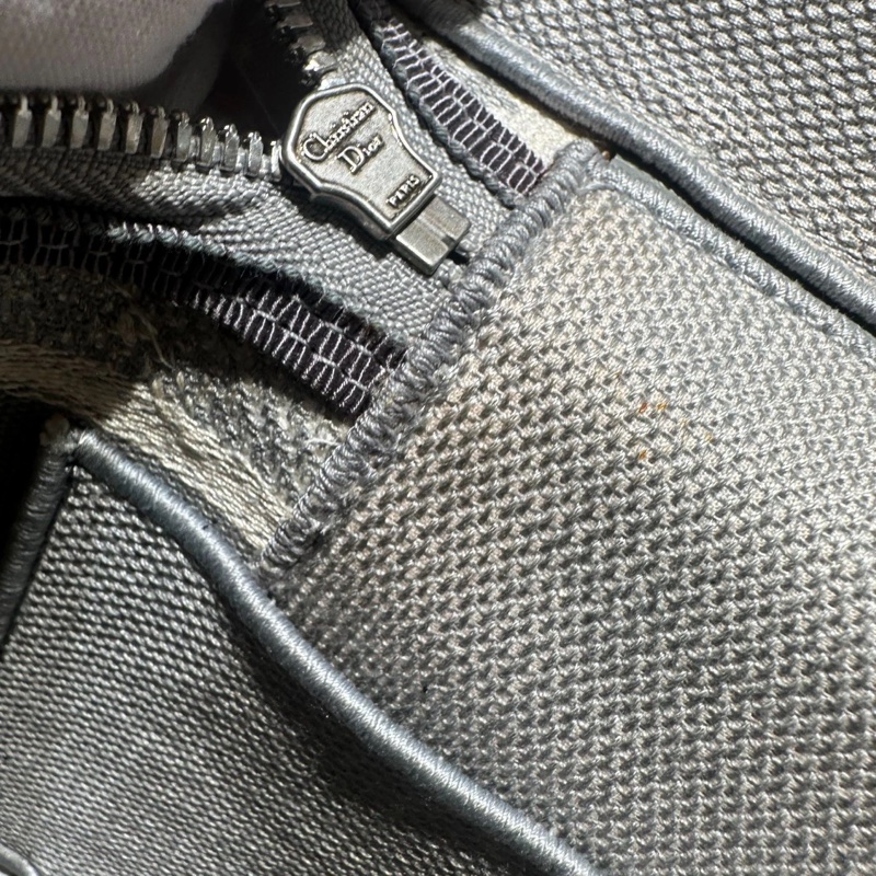 DIOR/迪奧灰色刺繡化妝盒子包，成色95新，尺寸24*14*18CM，拉鍊開合，包身空間大-12