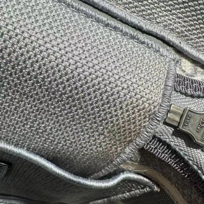 DIOR/迪奧灰色刺繡化妝盒子包，成色95新，尺寸24*14*18CM，拉鍊開合，包身空間大-13