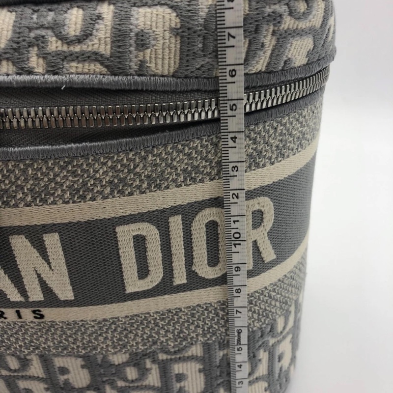 DIOR/迪奧灰色刺繡化妝盒子包，成色95新，尺寸24*14*18CM，拉鍊開合，包身空間大-15