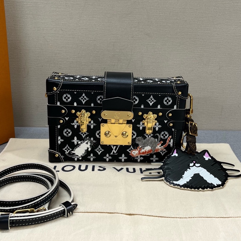 LV 黑色貓咪限量版 全皮金屬印花硬盒子petite Malle 尺寸約20*13*6cm 附件：盒子 塵袋。-0