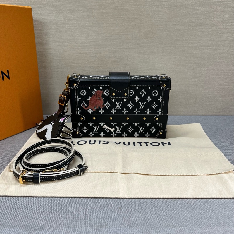 LV 黑色貓咪限量版 全皮金屬印花硬盒子petite Malle 尺寸約20*13*6cm 附件：盒子 塵袋。-1