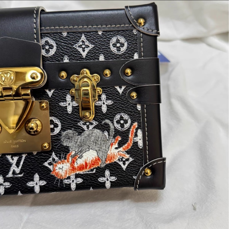 LV 黑色貓咪限量版 全皮金屬印花硬盒子petite Malle 尺寸約20*13*6cm 附件：盒子 塵袋。-4
