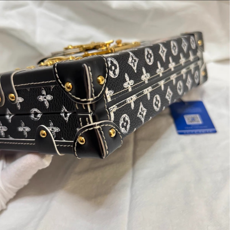 LV 黑色貓咪限量版 全皮金屬印花硬盒子petite Malle 尺寸約20*13*6cm 附件：盒子 塵袋。-9