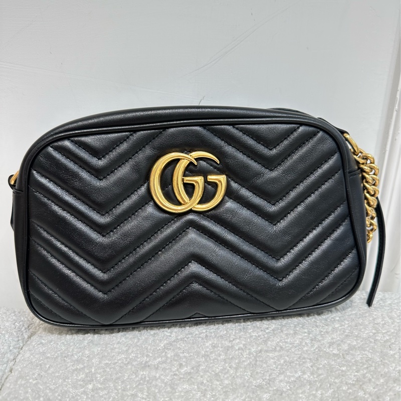 GUCCI Marmont 黑金V紋相機包-5