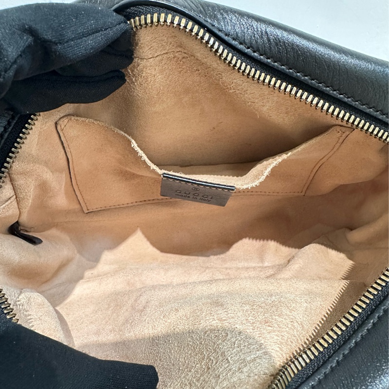 GUCCI Marmont 黑金V紋相機包-8