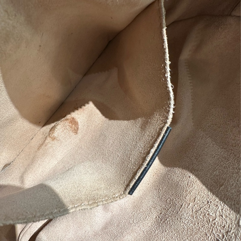 GUCCI Marmont 黑金V紋相機包-11