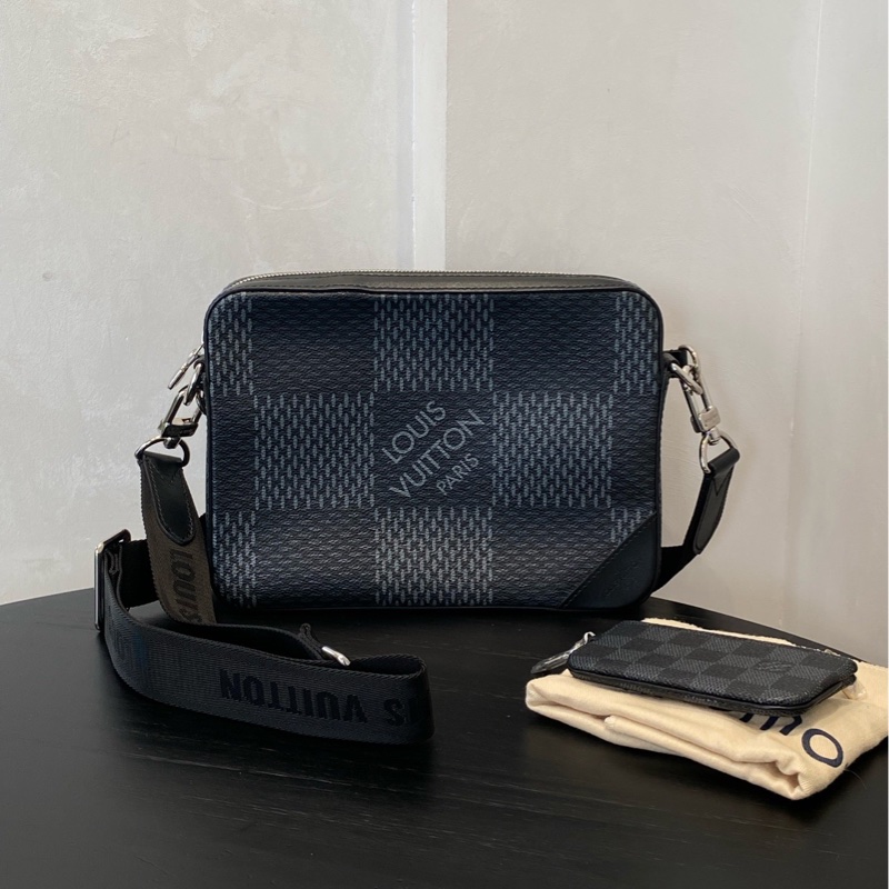 Lv 男款 trio棋盤格 三合一郵差包-1