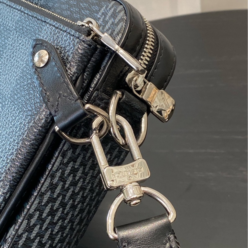 Lv 男款 trio棋盤格 三合一郵差包-5