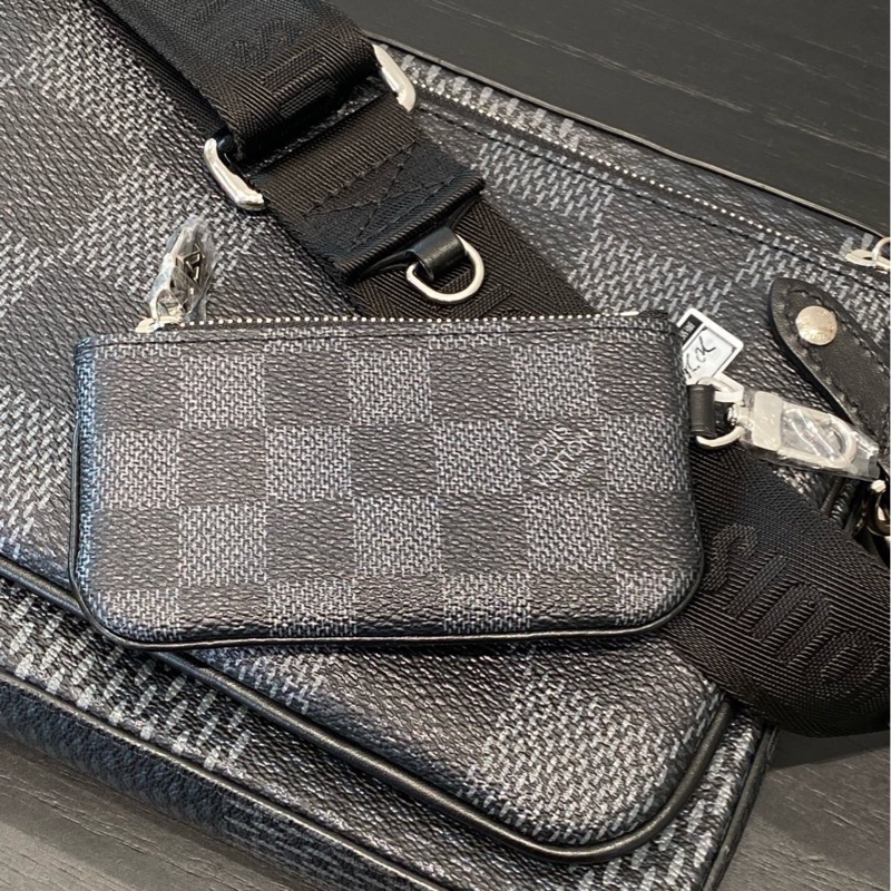 Lv 男款 trio棋盤格 三合一郵差包-6