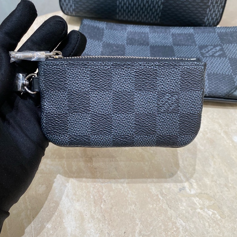 Lv 男款 trio棋盤格 三合一郵差包-11