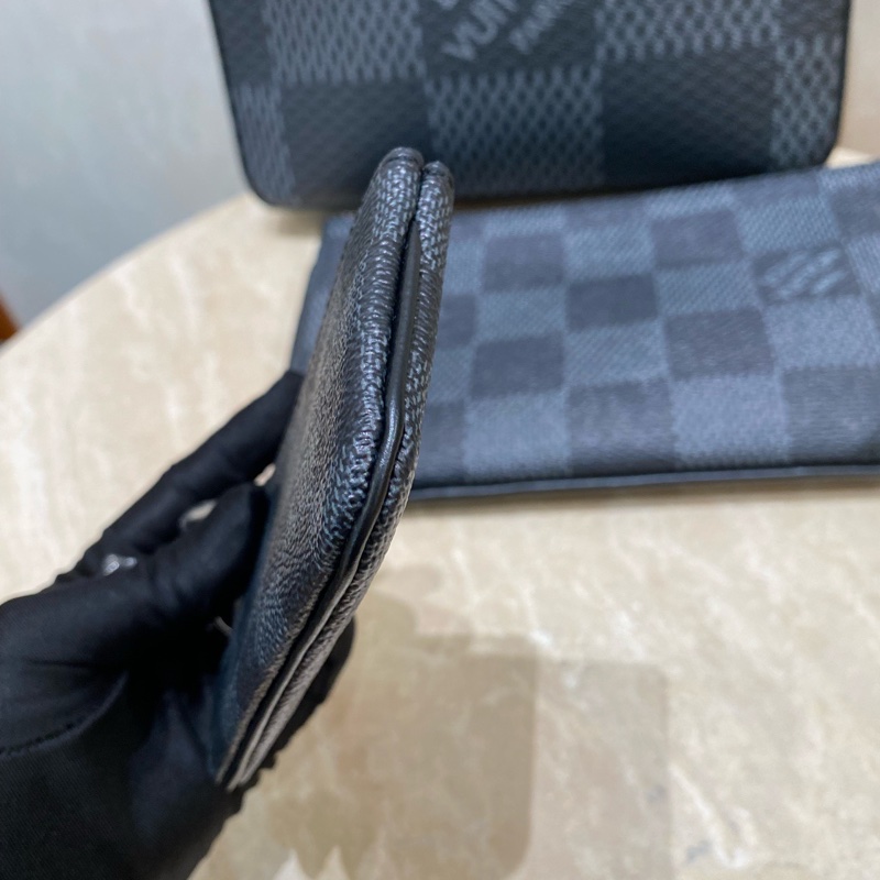 Lv 男款 trio棋盤格 三合一郵差包-12