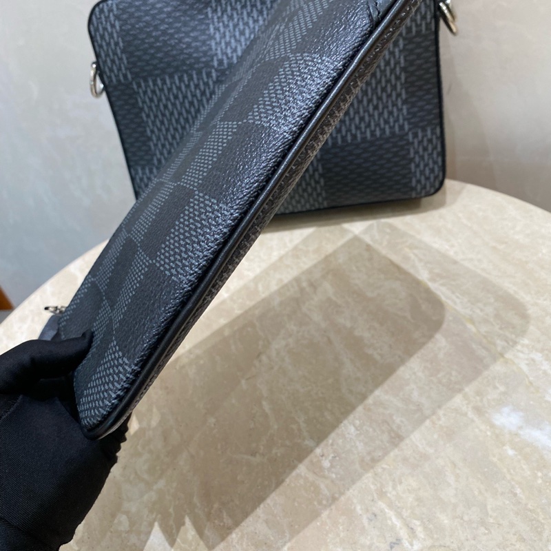 Lv 男款 trio棋盤格 三合一郵差包-17