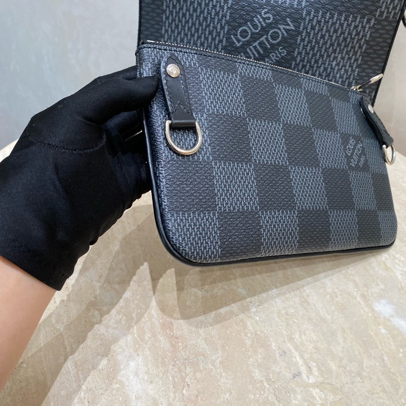 Lv 男款 trio棋盤格 三合一郵差包-21