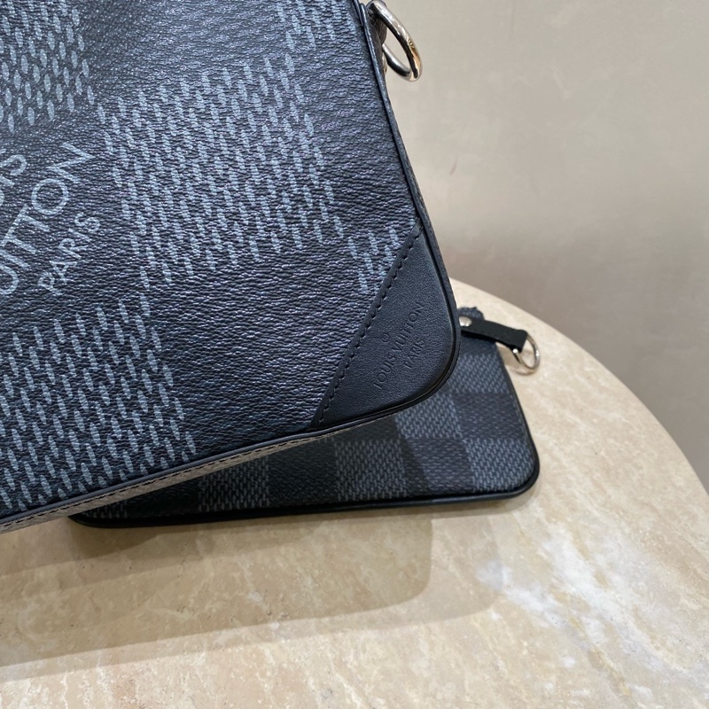 Lv 男款 trio棋盤格 三合一郵差包-23