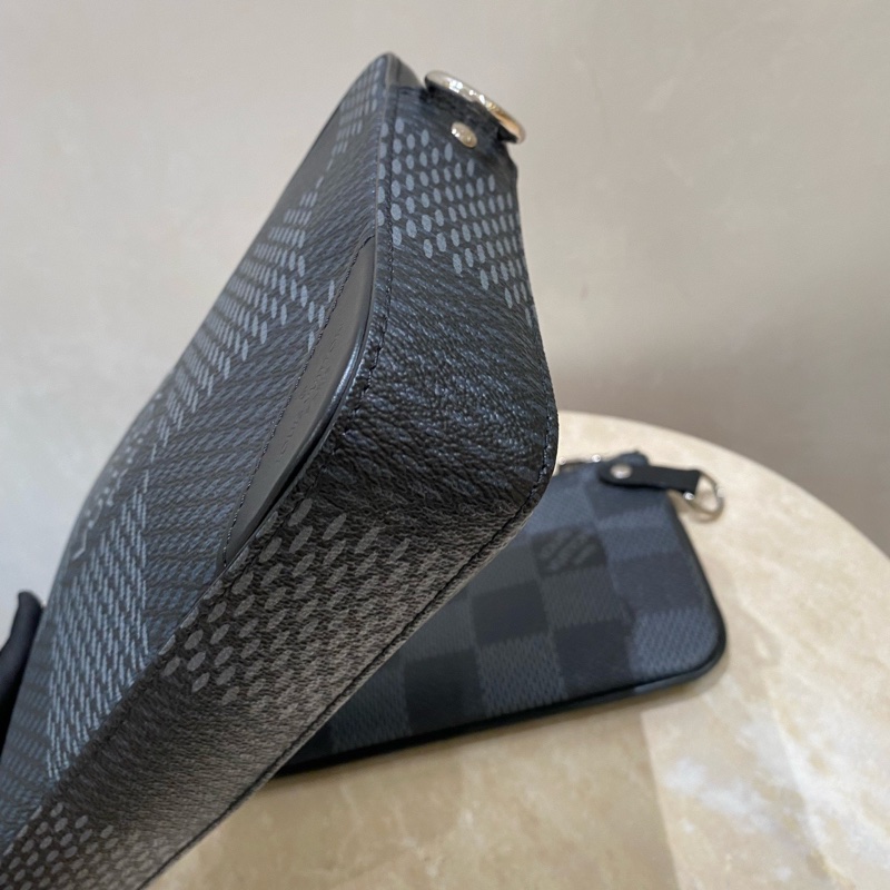 Lv 男款 trio棋盤格 三合一郵差包-25