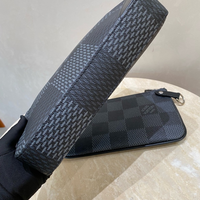 Lv 男款 trio棋盤格 三合一郵差包-26