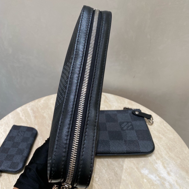 Lv 男款 trio棋盤格 三合一郵差包-29