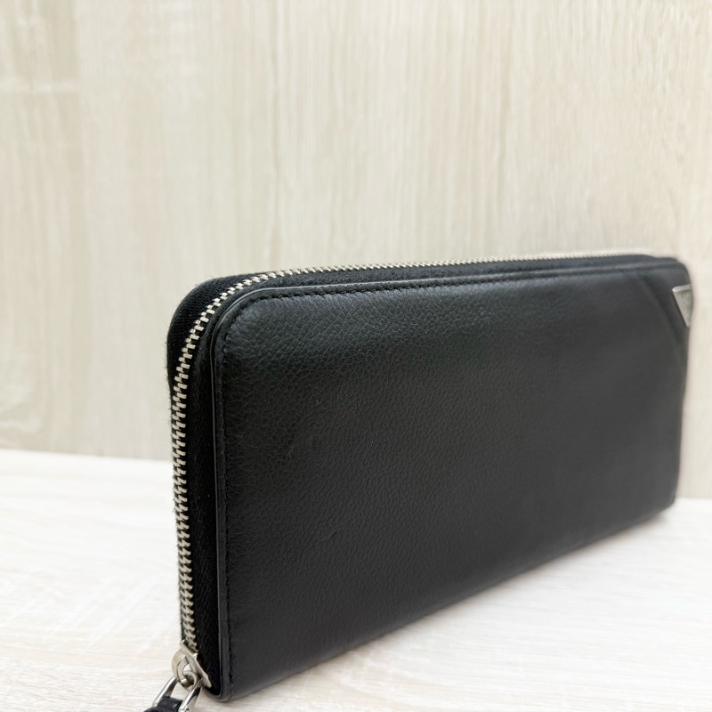 PRADA長夾黑色牛皮三角logo拉鍊-4