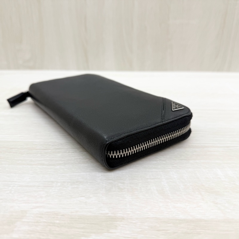 PRADA長夾黑色牛皮三角logo拉鍊-6