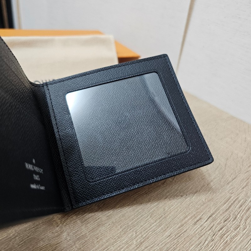 [男生福利出清❣️] LV黑Taiga牛皮銀釦Amerigo對開短夾-13