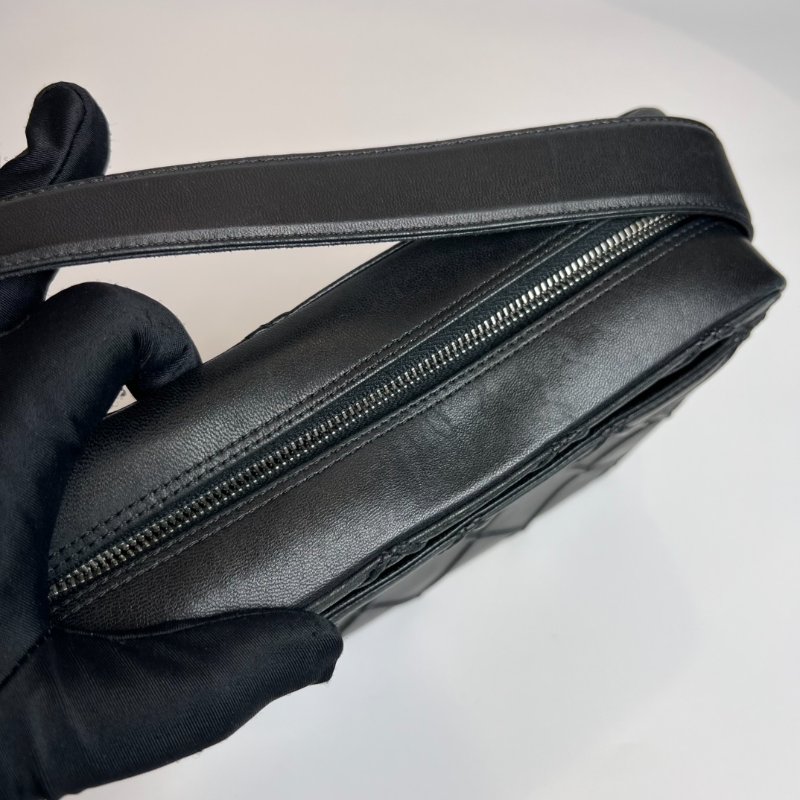 CHANEL 黑菱格相機包 6開-8