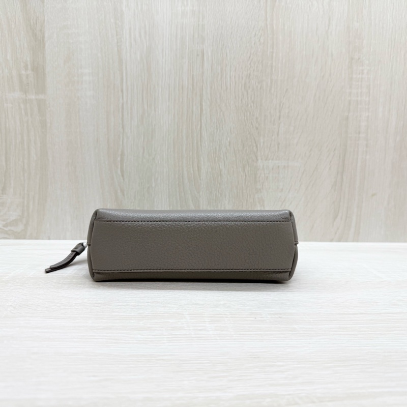 PRADA化妝包大象灰金扣牛皮化妝包-4