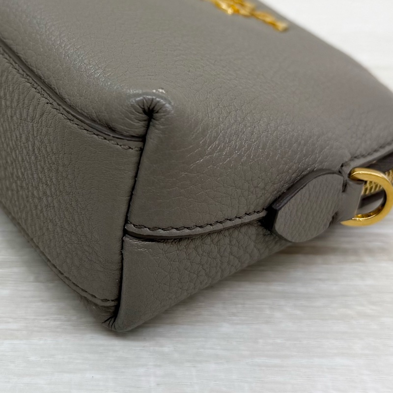 PRADA化妝包大象灰金扣牛皮化妝包-7