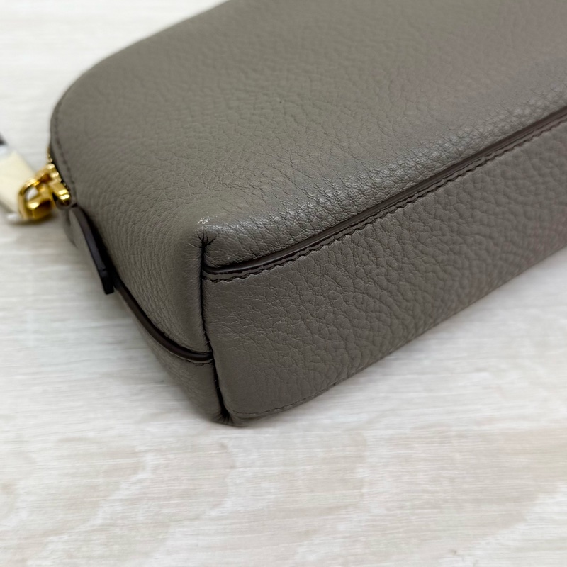 PRADA化妝包大象灰金扣牛皮化妝包-10