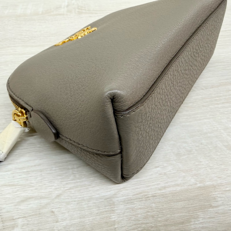 PRADA🩶大象灰化妝包-6