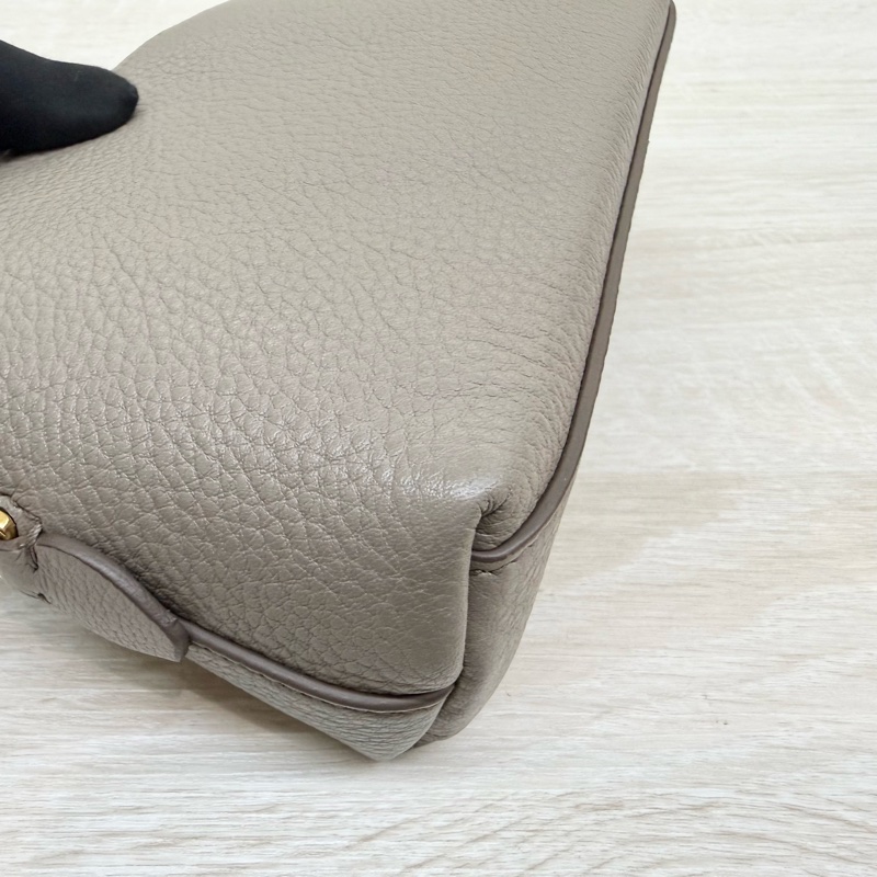 PRADA🩶大象灰化妝包-7