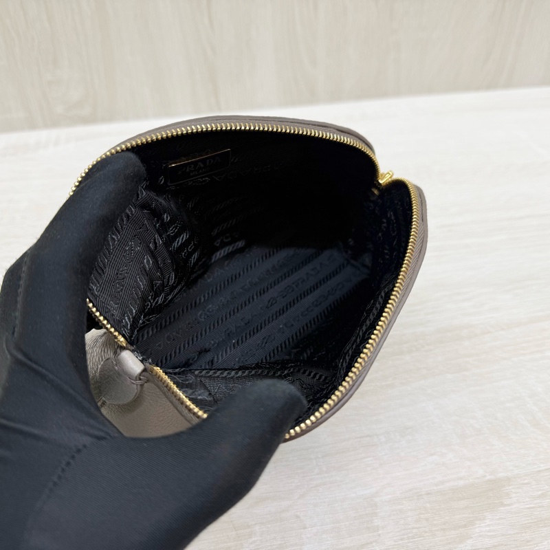 PRADA🩶大象灰化妝包-10