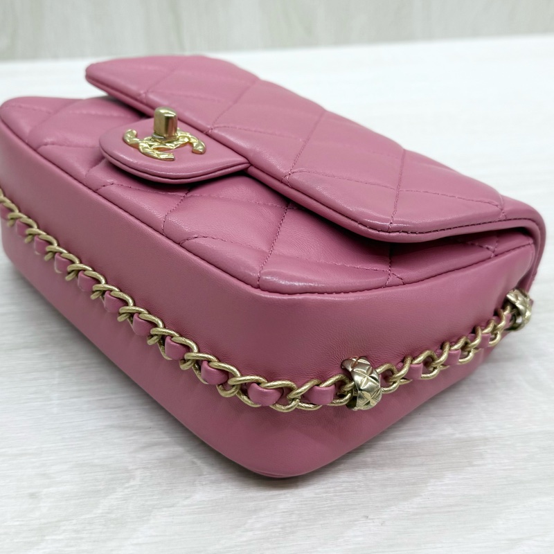 Chanel玫瑰粉羊皮金釦皮穿鍊飾邊Mini Coco AS4263-11