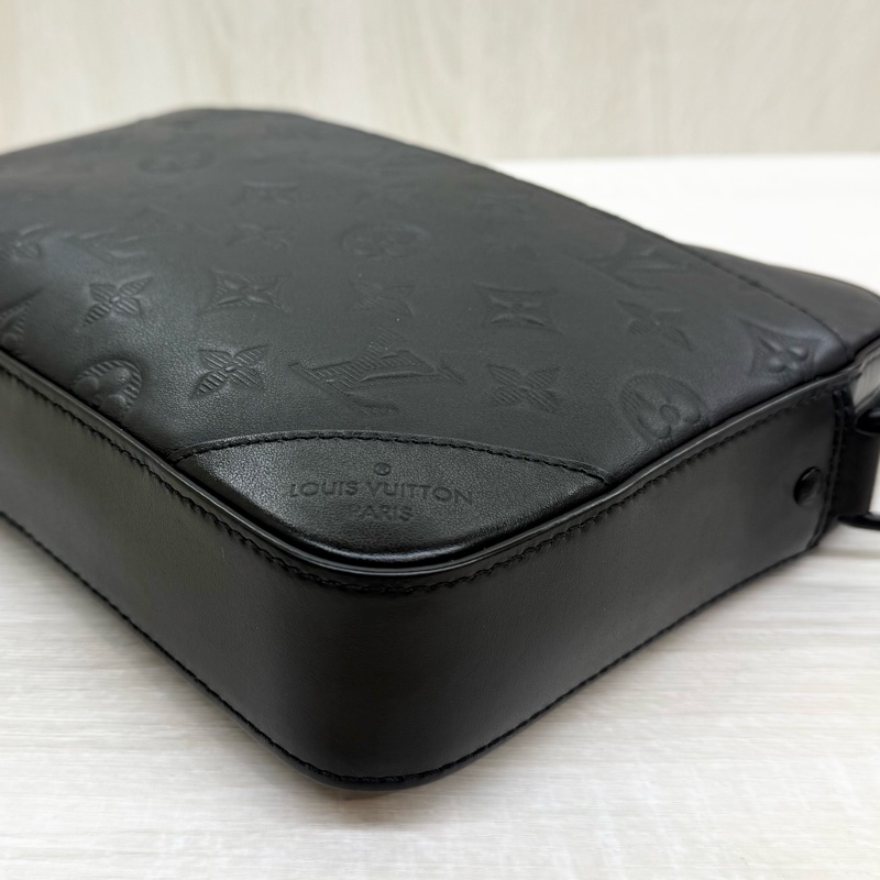 LV黑色壓紋牛皮duo二合一郵差包M69827-12