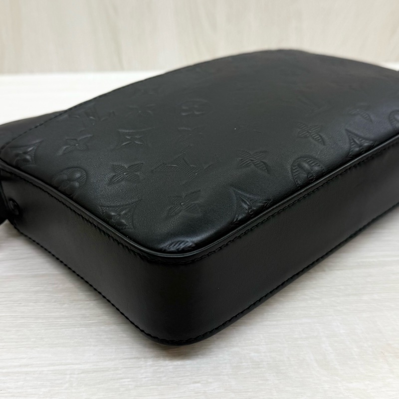 LV黑色壓紋牛皮duo二合一郵差包M69827-13