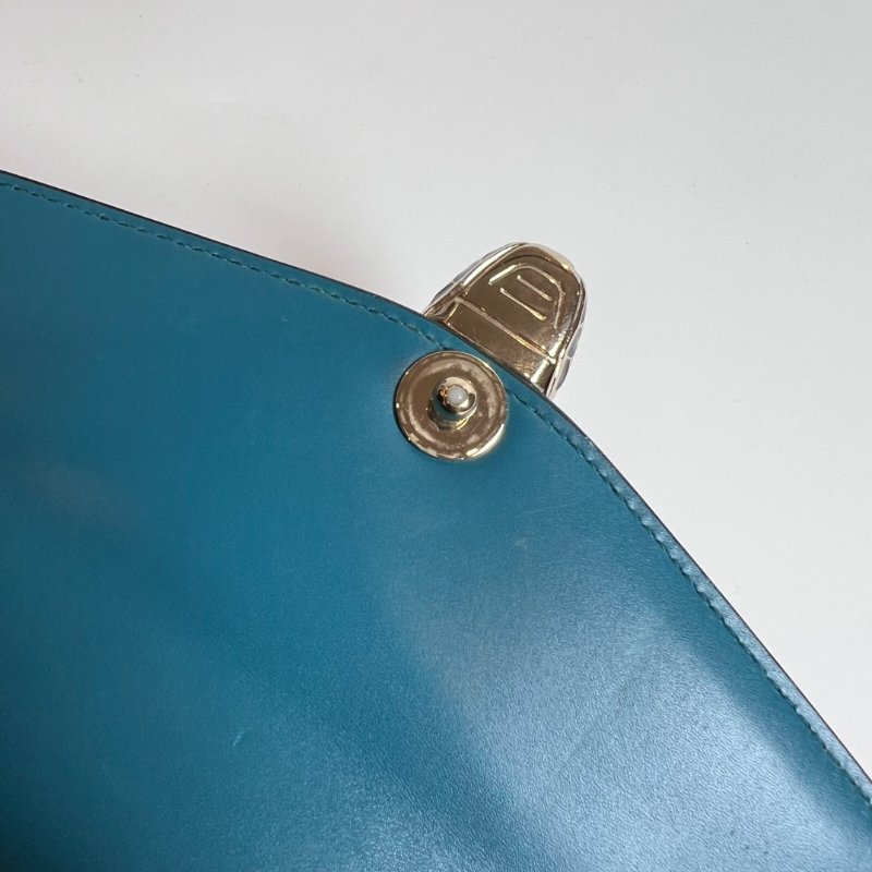 BVLGARI 湖水綠單層肩背包-8